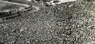 João Goulart no funeral de Getúlio Vargas em São Borja (Foto: Arquivo Nacional)