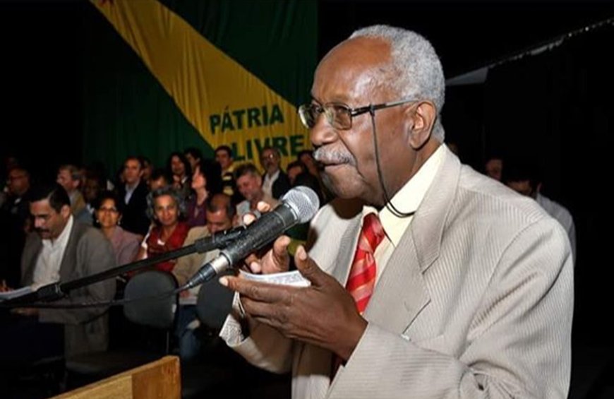 Eduardo de Oliveira e a negritude: um ícone na luta contra o racismo e na construção da identidade afro-brasileira.