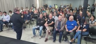 Deputado Motta se reúne com sindicatos para debater questões trabalhistas importantes, incluindo regulamentação e jornada de trabalho.