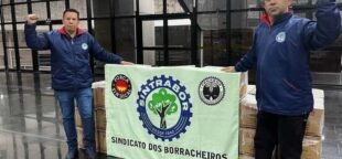 O Sindicato dos Trabalhadores nas Indústrias de Artefatos de Borracha faz doação de cestas básicas para famílias afetadas.