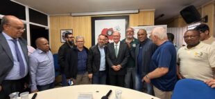 Diretores do STIAL se reúnem com Alckmin para tratar de políticas públicas e a reforma da jornada de trabalho.