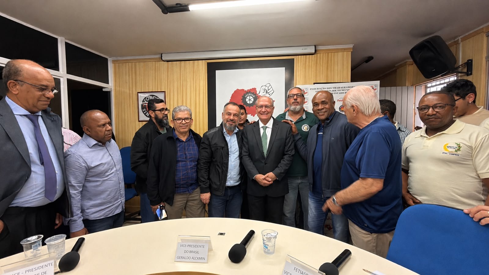 Diretores do STIAL se reúnem com Alckmin para tratar de políticas públicas e a reforma da jornada de trabalho.