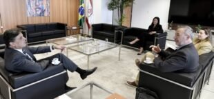 A Justiça do Trabalho decidiu sobre a crise das Casas Bahia, garantindo negociações prévias sobre demissões coletivas.