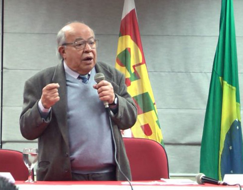 A trajetória de José Carlos Arouca na Justiça do Trabalho impactou gerações. Conheça sua contribuição ao Direito Sindical.