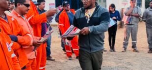 O Sintepav Bahia intensifica o contato direto com trabalhadores da construção pesada em diversas regiões da Bahia. Em Cocos (foto) o Sindicato esteve com trabalhadores e trabalhadoras das empresas PMB Estradas e Rodagem e CLC Estradas e Rodagem.