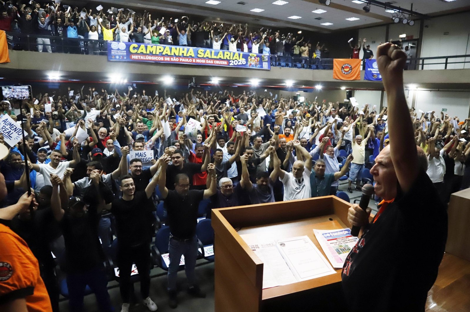 Miguel Torres, presidente do Sindicato dos Metalúrgicos de SP, comanda a assembleia Miguel Torres, presidente do Sindicato dos Metalúrgicos de SP, comanda a assembleia