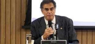 Presidente do TST critica reforma e defende diálogo social