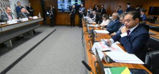 Comissão de Constituição, Justiça e Cidadania (CCJ) realiza reunião para analisar a PEC do fim da escala 6x1 dia 3 de setembro de 2026. Foto: Geraldo Magela/Agência Senado