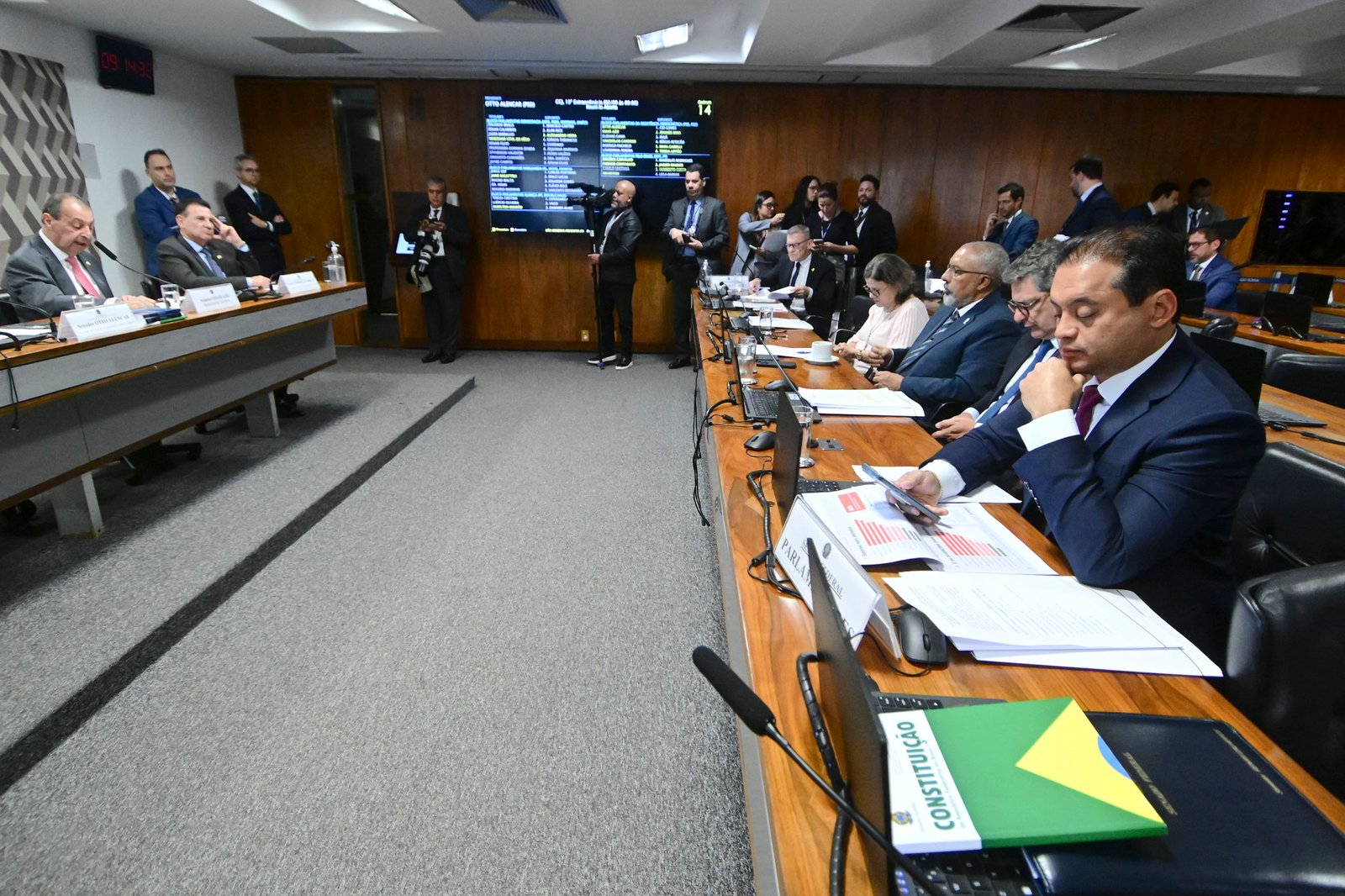 Comissão de Constituição, Justiça e Cidadania (CCJ) realiza reunião para analisar a PEC do fim da escala 6x1 dia 3 de setembro de 2026. Foto: Geraldo Magela/Agência Senado