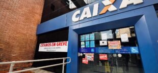 Empregados da Caixa decidiram manter a greve nacional após rejeitar a proposta final do banco. Foto: Facebook Sindicato dos Bancários