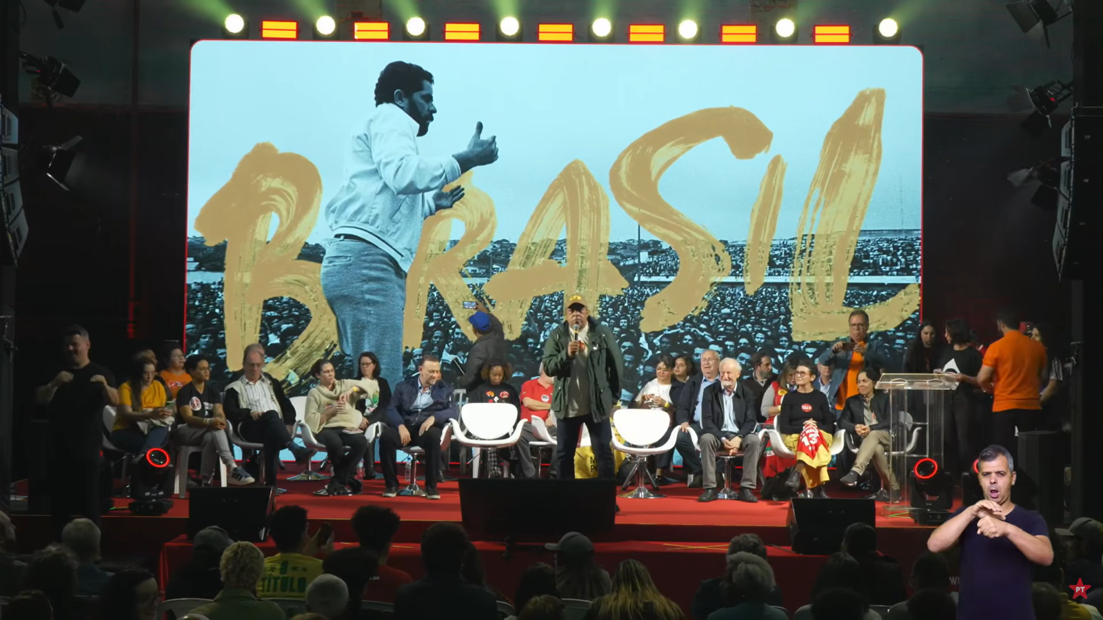Movimentos sociais e centrais sindicais se mobilizam em ato importante por democracia e direitos trabalhistas.