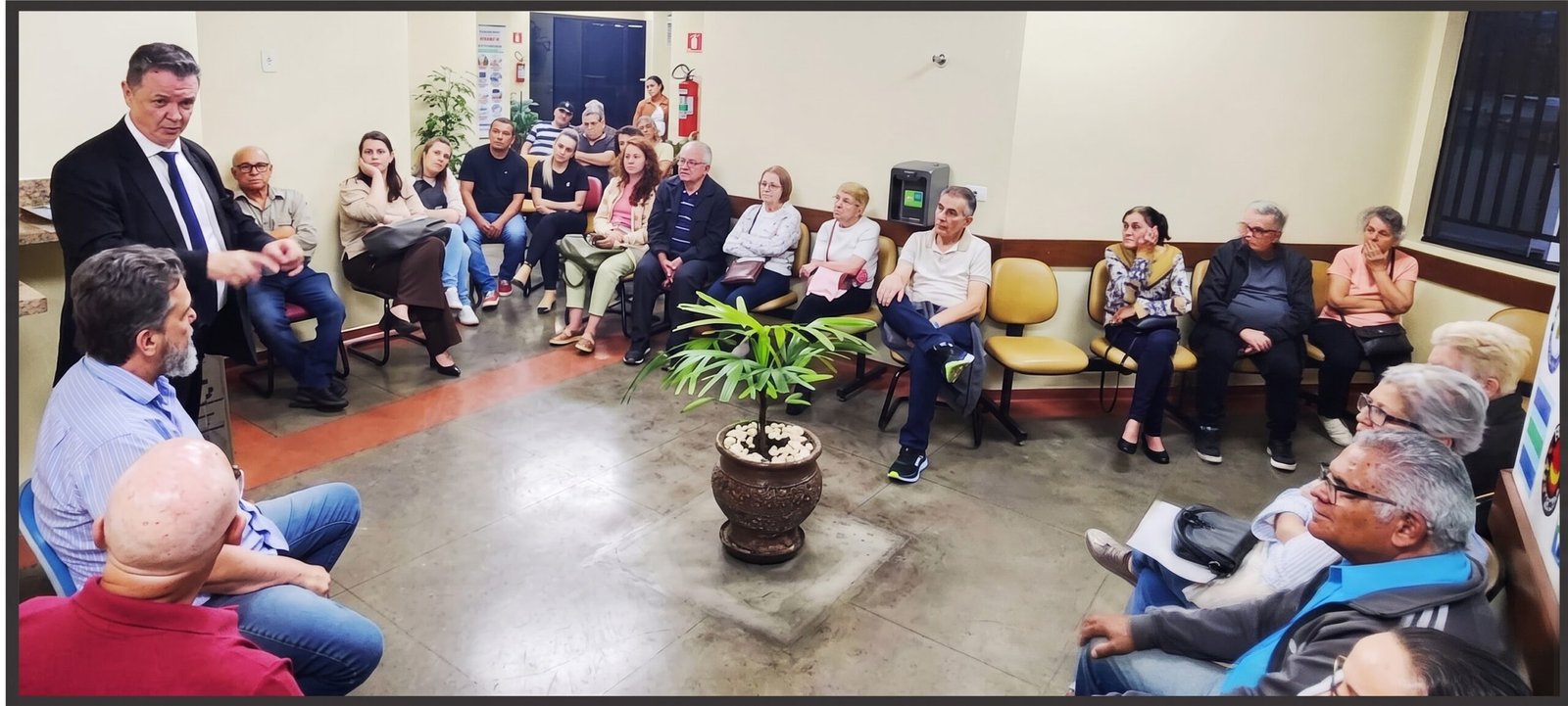 Reunião do Sintrabor com aposentados da Pirelli, em 5 de agosto, em Santo André, para discutir a mudança imposta pela empresa no plano de saúde, cuja mensalidade seria três vezes mais cara, segundo o sindicato. Reunião do Sintrabor com aposentados da Pirelli, em 5 de agosto, em Santo André, para discutir a mudança imposta pela empresa no plano de saúde, cuja mensalidade seria três vezes mais cara, segundo o sindicato.
