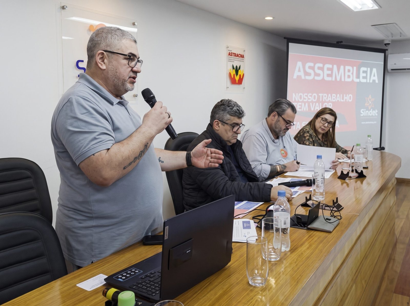Acompanhe a Campanha Salarial do Sindec-POA com foco em valorização salarial e apoio a mais tempo livre para trabalhadores.