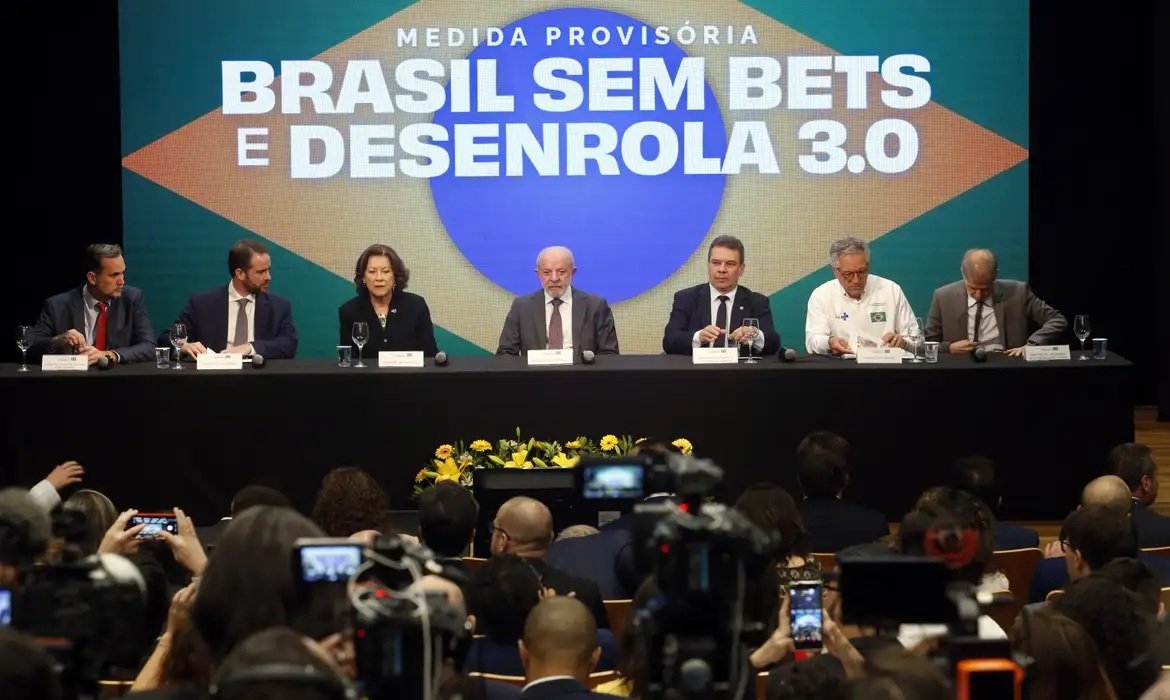 presidente Luiz Inácio Lula da Silva assinou nesta sexta-feira (25) medida provisória (MP) que determina o fim da exploração, oferta, intermediação e publicidade das chamadas bets no Brasil