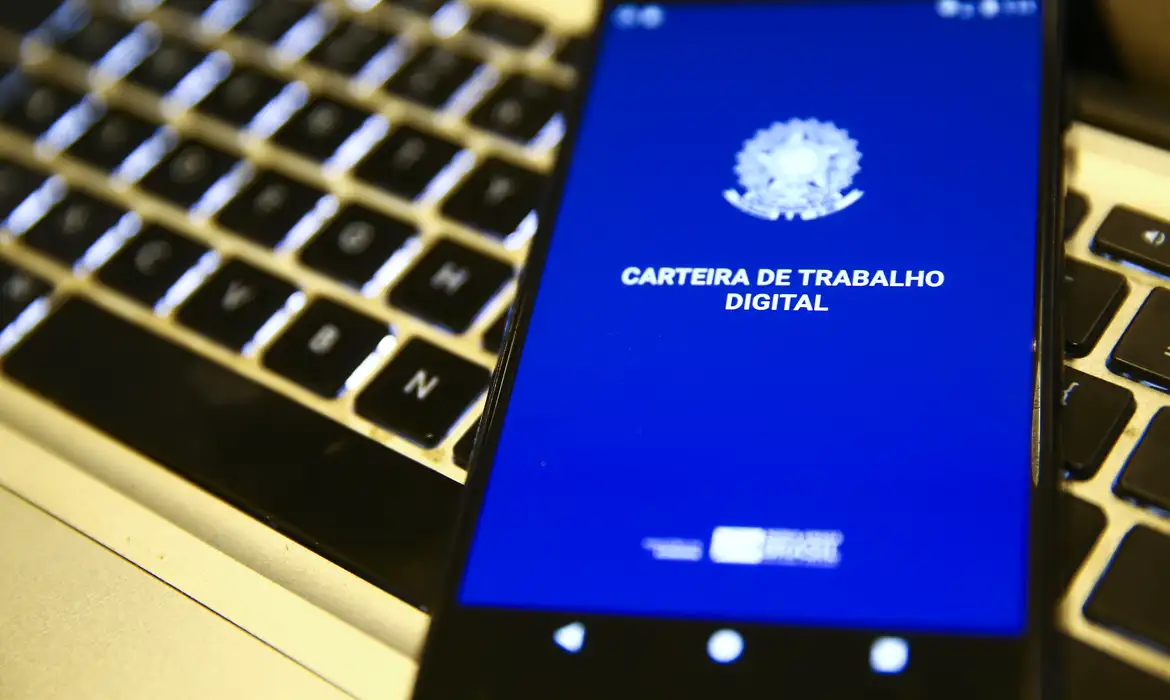 O Brasil registra taxa de desemprego de 5,3%, evidenciando o cenário positivo do mercado de trabalho em agosto de 2026. Foto: Marcelo Camargo/Agência Brasil O Brasil registra taxa de desemprego de 5,3%, evidenciando o cenário positivo do mercado de trabalho em agosto de 2026. Foto: Marcelo Camargo/Agência Brasil