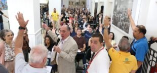 Casas Bahia e suas demissões em massa: descubra as implicações sociais e econômicas discutidas na assembleia do SECSP.