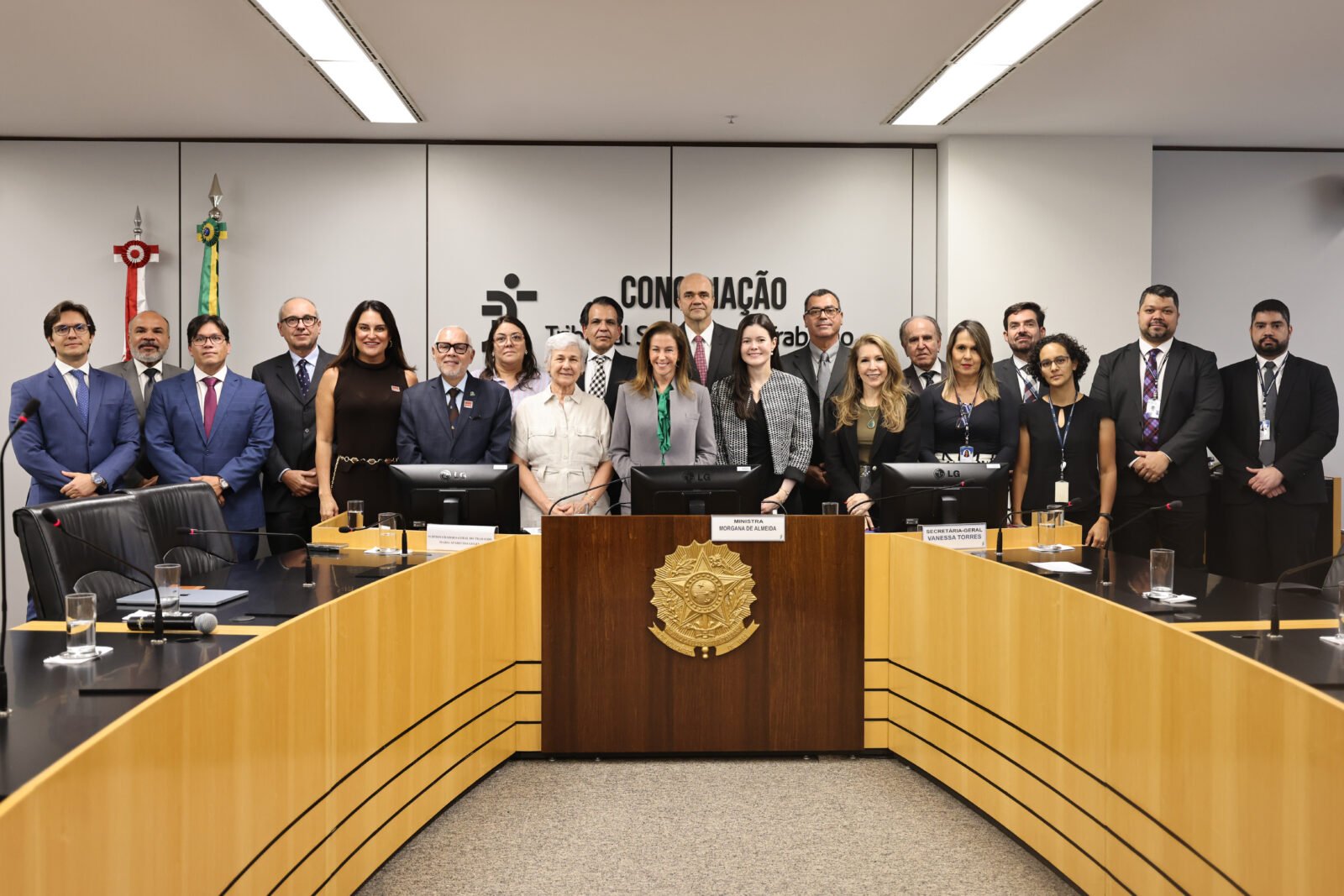 TST debate intervalo entre jornadas no setor portuário