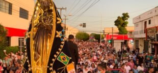 Procissão de Nossa Senhora Aparecida em Montese, Ceará. Foto: Arquidiocese de Fortaleza/Pascom Montese.