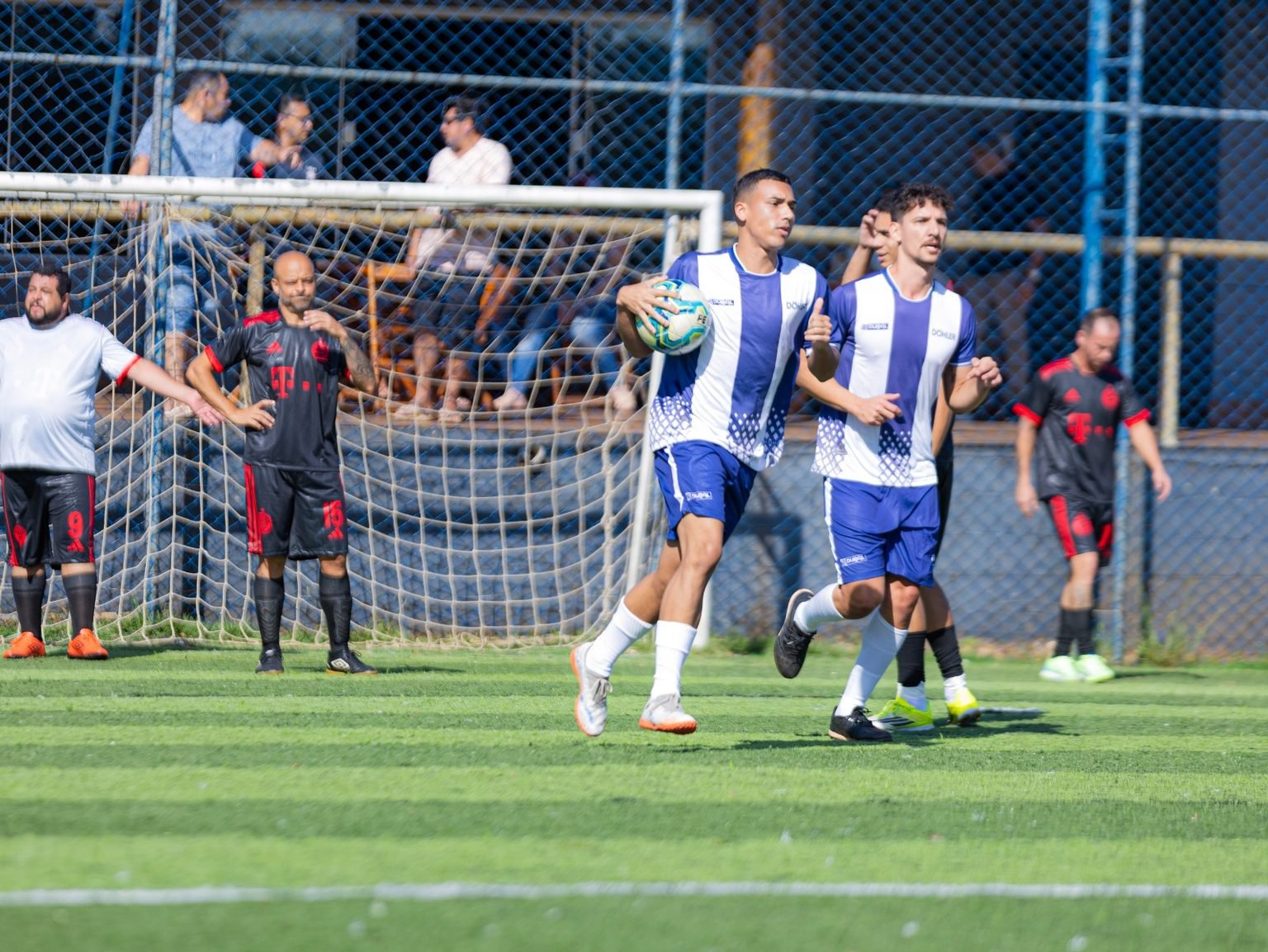 Acompanhe a 16ª edição do Campeonato de Futebol Society da Alimentação e descubra as principais partidas e resultados.