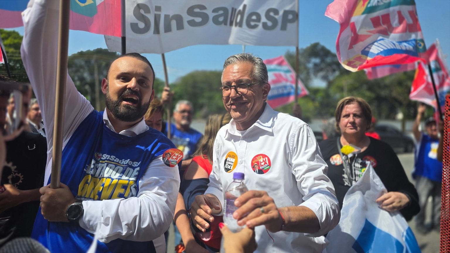 O SinSaúdeSP apoia o SUS e as reivindicações de trabalhadores da saúde em ato ao lado do ministro Alexandre Padilha.
