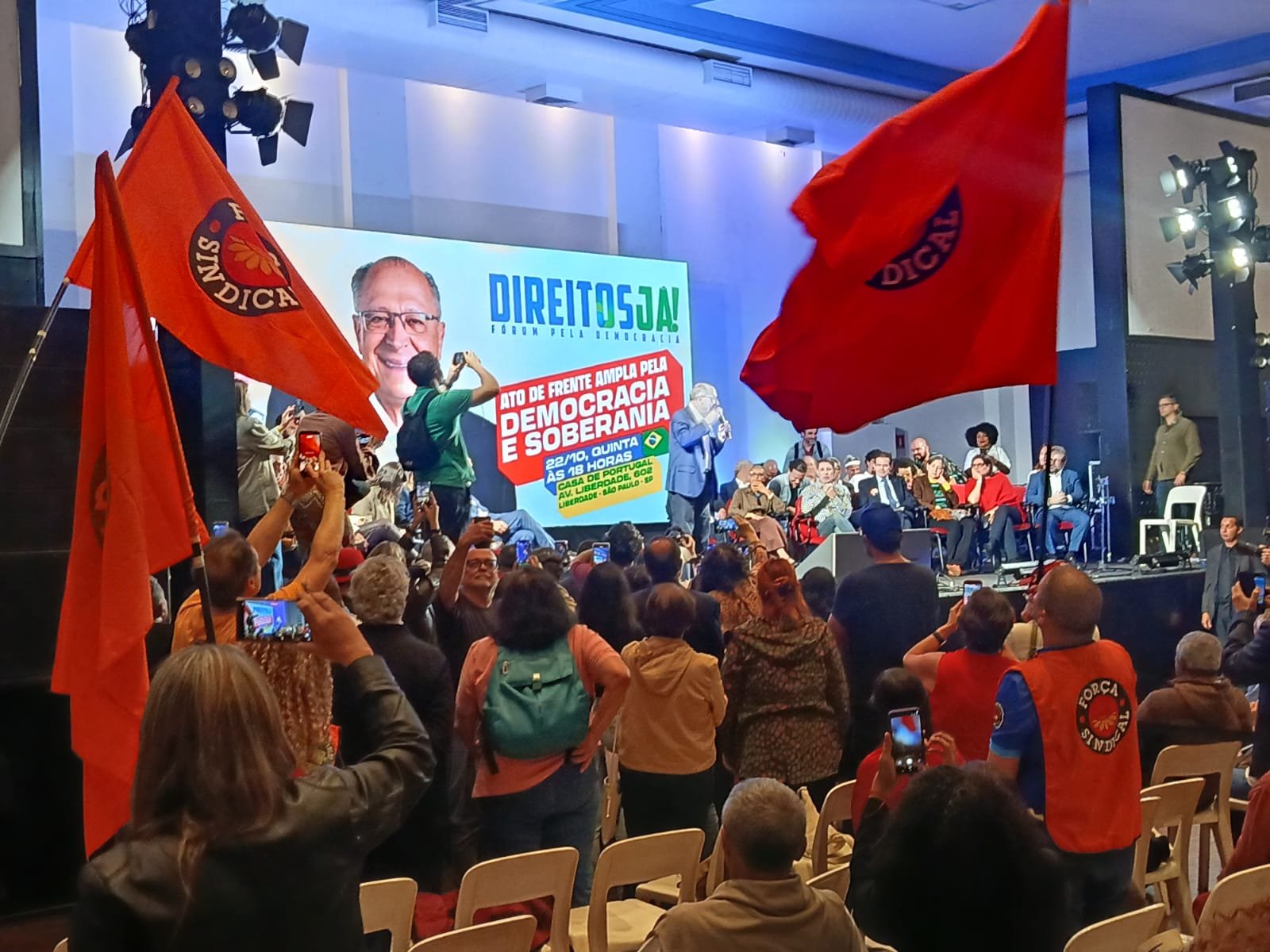 O Ato de Frente Ampla em defesa da democracia reuniu importantes líderes. Confira a importância da mobilização para o Brasil. Ato em São Paulo reúne frente ampla em defesa da democracia