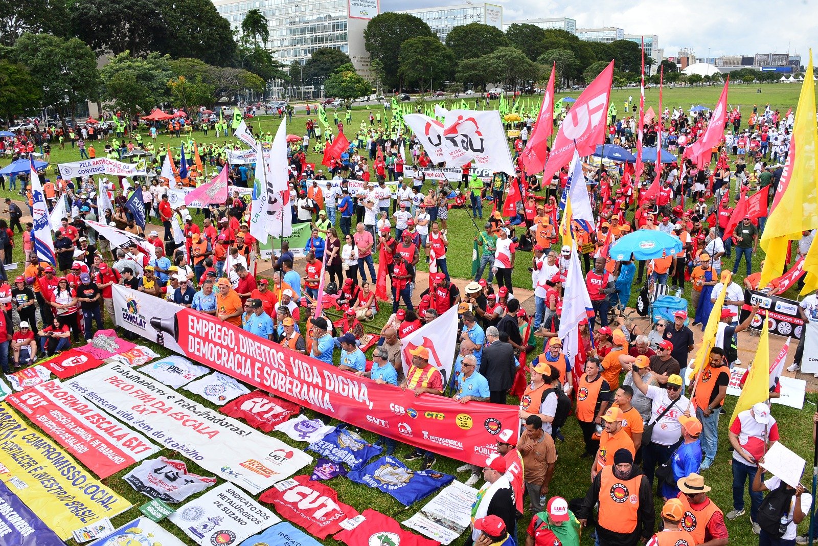 Centrais sindicais defendem Lula e ressaltam a necessidade de diálogo com a sociedade após o primeiro turno das eleições. Foto: Marcha da Classe Trabalhadora, abril de 2026. Crédito: UGT