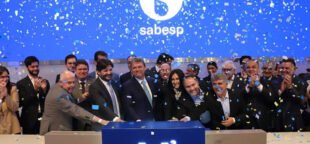 Sabesp recebe 116 autuações por demissões em massa