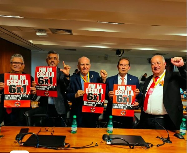 Sergio Leite, Edson Bicalho, Miguel Torres, Paulinho da Força e Sergio Nobre no Congresso Nacional, no dia da votação da redução de jornada e fim da escala 6x1 Sergio Leite, Edson Bicalho, Miguel Torres, Paulinho da Força e Sergio Nobre no Congresso Nacional, no dia da votação da redução de jornada e fim da escala 6x1