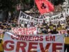 Trabalhadores dos Correios realizam passeata em São Paulo