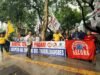 Comerciários de São Paulo exigem o pagamento das verbas rescisórias em protesto na Berrini. Entenda a mobilização.